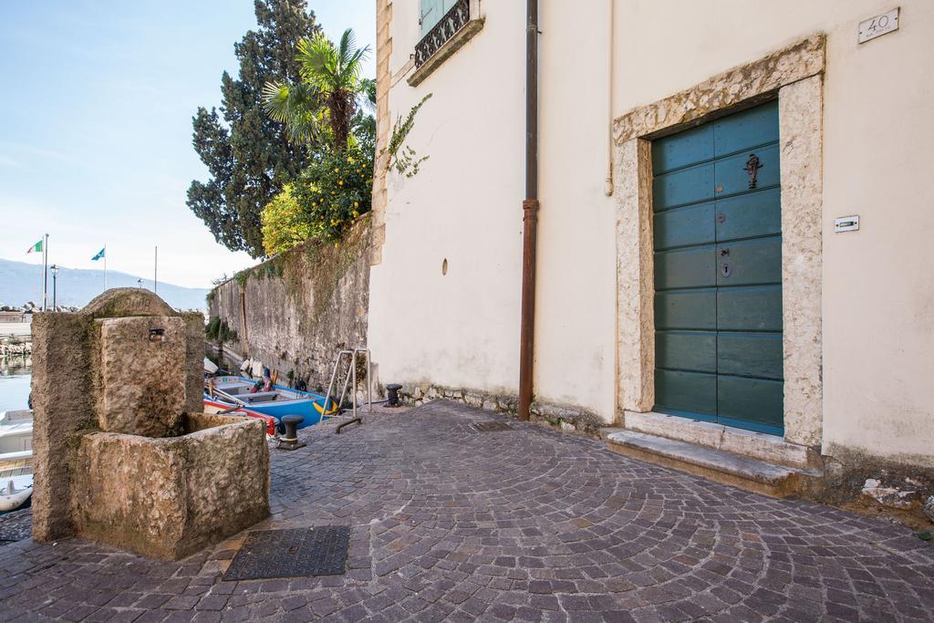 Il Batti Apartment Water Front And Private Beach Toscolano-Maderno Exterior foto