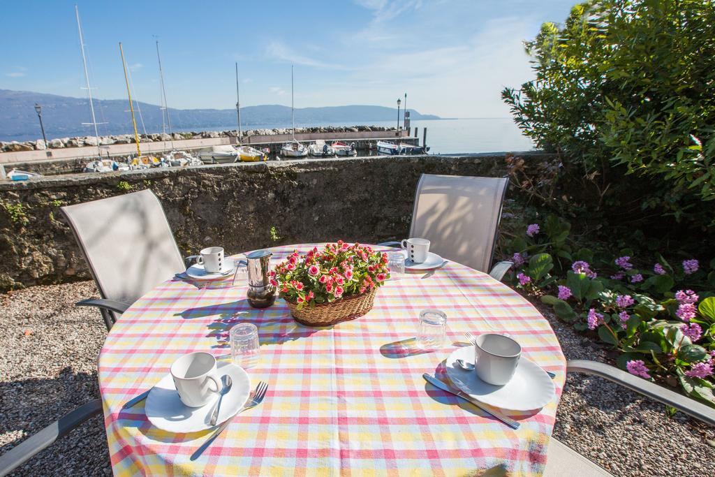 Il Batti Apartment Water Front And Private Beach Toscolano-Maderno Exterior foto